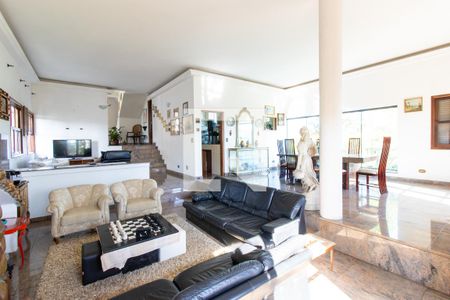 Sala de casa de condomínio para alugar com 5 quartos, 900m² em Jardim Passargada I, Cotia