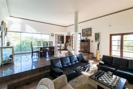 Sala de casa de condomínio para alugar com 5 quartos, 900m² em Jardim Passargada I, Cotia