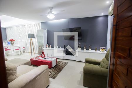 Sala de casa para alugar com 3 quartos, 250m² em Taquara, Rio de Janeiro