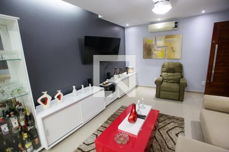 Sala de casa para alugar com 3 quartos, 250m² em Taquara, Rio de Janeiro