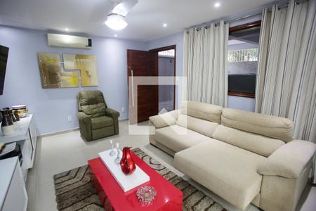 Sala de casa para alugar com 3 quartos, 250m² em Taquara, Rio de Janeiro