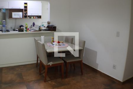 Sala de apartamento para alugar com 2 quartos, 87m² em Jardim Tupanci, Barueri