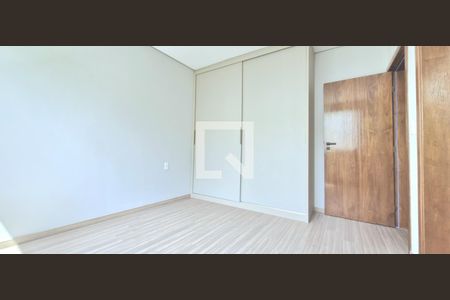 Quarto 2 de casa de condomínio à venda com 4 quartos, 503m² em Alphaville Vespasiano, Vespasiano