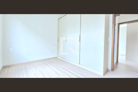 Quarto 3 de casa de condomínio à venda com 4 quartos, 503m² em Alphaville Vespasiano, Vespasiano