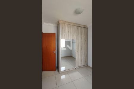 Quarto 2 de apartamento à venda com 2 quartos, 120m² em Cabral, Contagem