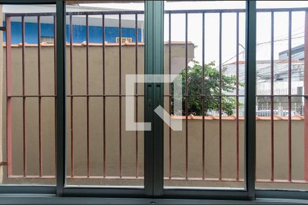 Sala - Janela de casa para alugar com 2 quartos, 250m² em Vila Cavaton, São Paulo