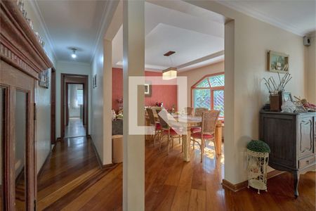 Casa à venda com 3 quartos, 300m² em Vila Elvira, São Paulo