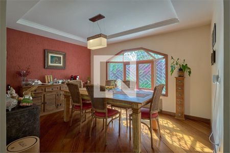 Casa à venda com 3 quartos, 300m² em Vila Elvira, São Paulo