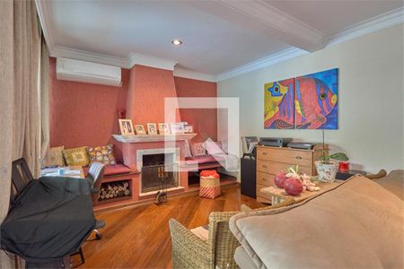 Casa à venda com 3 quartos, 300m² em Vila Elvira, São Paulo