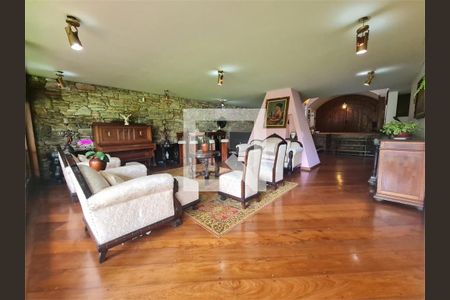 Casa à venda com 3 quartos, 400m² em Interlagos, São Paulo