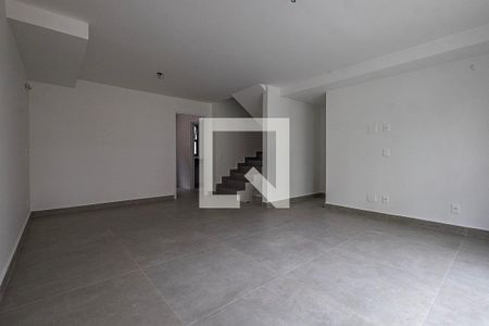 Sala de casa de condomínio à venda com 3 quartos, 225m² em Vila Madalena, São Paulo