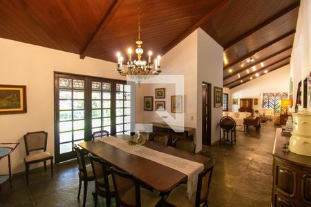 Sala de casa de condomínio à venda com 4 quartos, 1100m² em Piratininga, Niterói