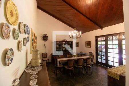 Sala de casa de condomínio à venda com 4 quartos, 1100m² em Piratininga, Niterói