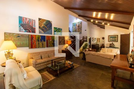 Sala de casa de condomínio à venda com 4 quartos, 1100m² em Piratininga, Niterói