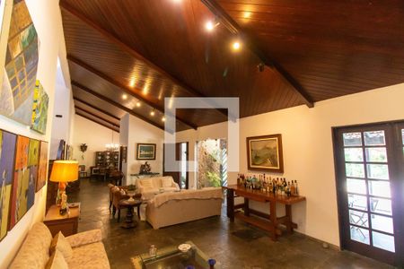 Sala de casa de condomínio à venda com 4 quartos, 1100m² em Piratininga, Niterói