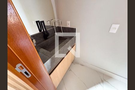 Lavabo de apartamento à venda com 3 quartos, 194m² em Amazonas, Contagem