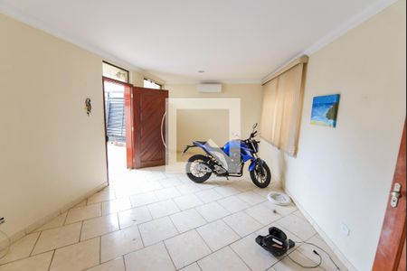 Sala de casa para alugar com 2 quartos, 120m² em Centro, Taubaté