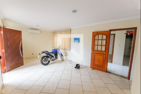 Sala de casa para alugar com 2 quartos, 120m² em Centro, Taubaté