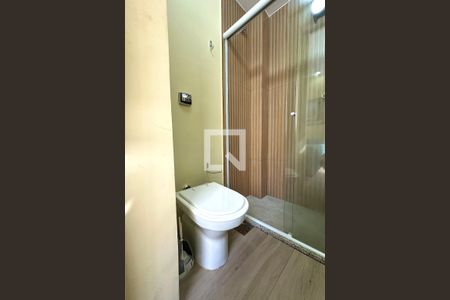 Banheiro de kitnet/studio à venda com 1 quarto, 30m² em Copacabana, Rio de Janeiro