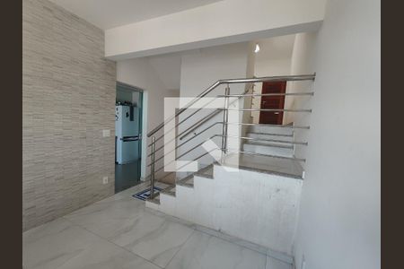 Escada de casa à venda com 3 quartos, 306m² em São Goncalo, Contagem