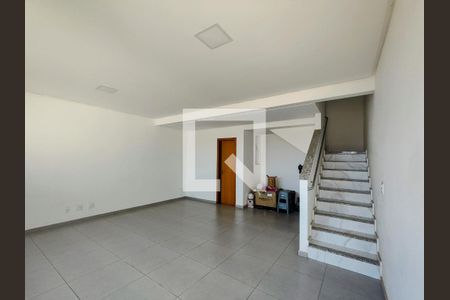 Sala 3 de casa à venda com 3 quartos, 306m² em São Goncalo, Contagem