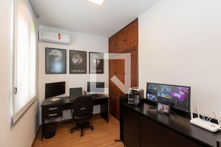 Escritório de casa à venda com 6 quartos, 370m² em Alto Barroca, Belo Horizonte