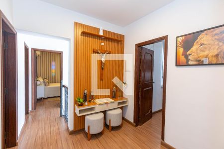 Corredor de casa à venda com 6 quartos, 370m² em Alto Barroca, Belo Horizonte