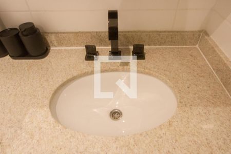 Banheiro de kitnet/studio para alugar com 1 quarto, 30m² em Jardim das Acacias, São Paulo