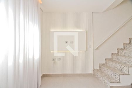 Sala de casa à venda com 3 quartos, 100m² em Conjunto Residencial Novo Pacaembu, São Paulo