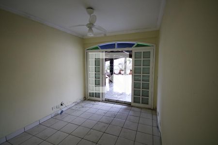 Sala de casa para alugar com 2 quartos, 200m² em Nova Mirim, Praia Grande
