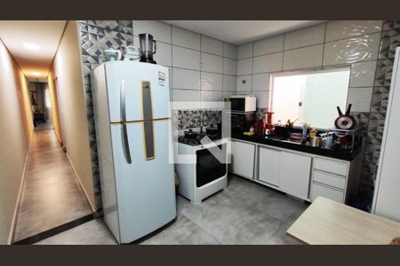 Casa à venda com 2 quartos, 111m² em Jardim Laguna, Contagem