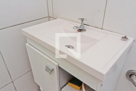 Banheiro de casa para alugar com 1 quarto, 45m² em Vila Ester (zona Norte), São Paulo