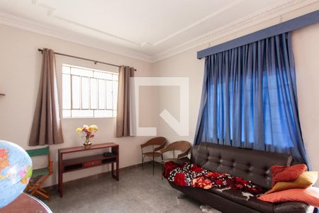 Sala de casa à venda com 4 quartos, 250m² em Padre Eustáquio, Belo Horizonte