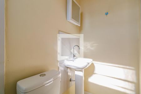 Banheiro de kitnet/studio para alugar com 1 quarto, 22m² em Rio Pequeno, São Paulo