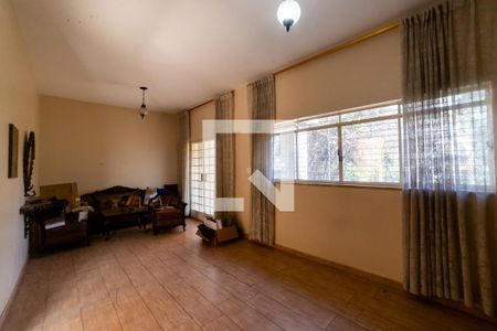 Sala de casa para alugar com 8 quartos, 883m² em Santa Tereza, Belo Horizonte