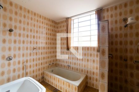 Banheiro Social de casa para alugar com 8 quartos, 883m² em Santa Tereza, Belo Horizonte