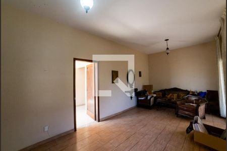 Sala de casa para alugar com 8 quartos, 883m² em Santa Tereza, Belo Horizonte