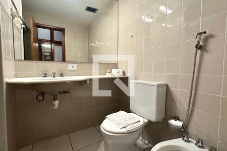 Banheiro de kitnet/studio à venda com 1 quarto, 30m² em Copacabana, Rio de Janeiro