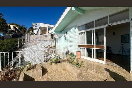 Varanda de casa à venda com 5 quartos, 246m² em Barroca, Belo Horizonte