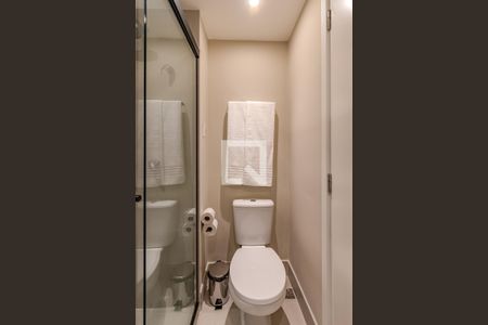 Banheiro de kitnet/studio à venda com 1 quarto, 30m² em Boa Vista, Porto Alegre