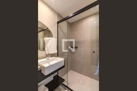 Banheiro de kitnet/studio à venda com 1 quarto, 30m² em Boa Vista, Porto Alegre