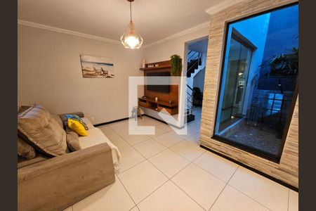 Sala de casa à venda com 3 quartos, 120m² em Cabral, Contagem