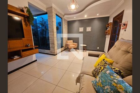 Sala de casa à venda com 3 quartos, 120m² em Cabral, Contagem