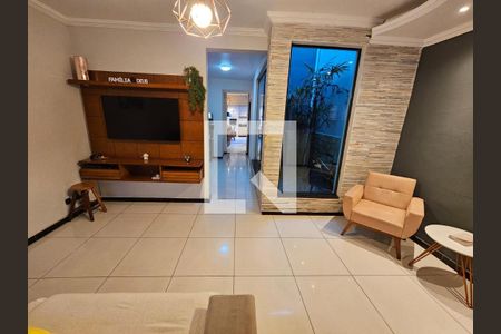Sala de casa à venda com 3 quartos, 120m² em Cabral, Contagem