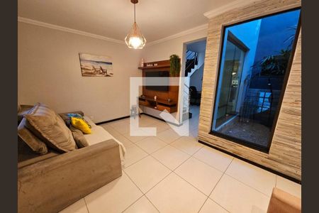 Sala de casa à venda com 3 quartos, 120m² em Cabral, Contagem