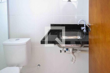 Banheiro de kitnet/studio para alugar com 1 quarto, 29m² em Vila Cleonice, São Paulo