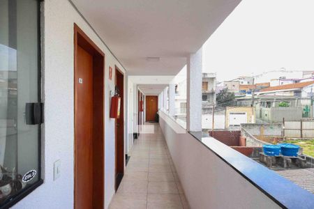 Corredor externo de kitnet/studio para alugar com 1 quarto, 29m² em Vila Cleonice, São Paulo