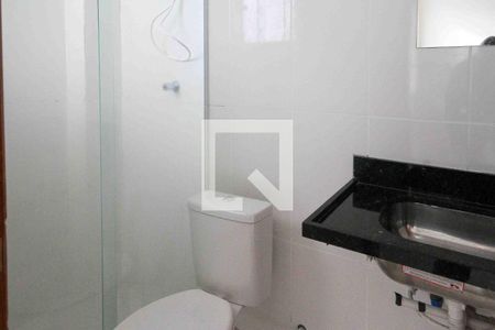 Banheiro de kitnet/studio para alugar com 1 quarto, 29m² em Vila Cleonice, São Paulo