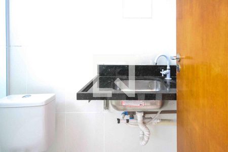 Banheiro de kitnet/studio para alugar com 1 quarto, 29m² em Vila Cleonice, São Paulo