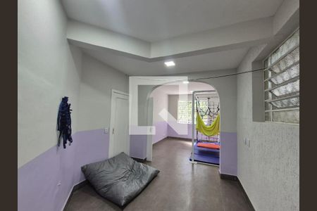 Casa à venda com 5 quartos, 240m² em Santa Efigênia, Belo Horizonte